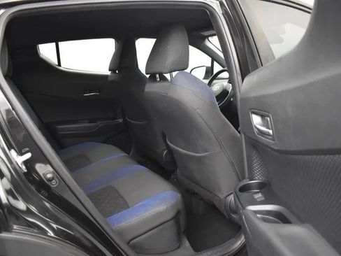 Used 2022 Toyota C-HR XLE image 18