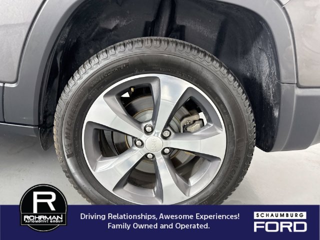 Used 2019 Jeep Cherokee Limited w/ Luxury Group FWD image 6