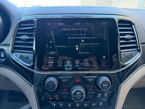 Used 2019 Jeep Grand Cherokee Overland AWD/4WD image 27