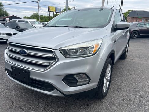 Used 2017 Ford Escape SE w/ SE Cold Weather Package AWD/4WD image 9