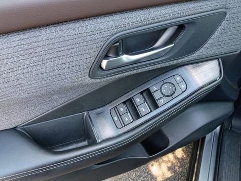 Used 2023 Nissan Rogue SV FWD image 36