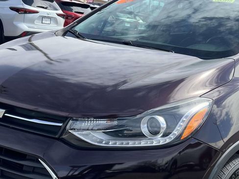 Used 2021 Chevrolet Trax LT w/ LT Convenience Package AWD/4WD image 8