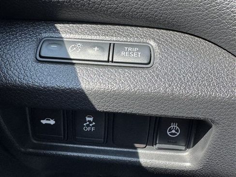 Used 2016 Nissan Altima 2.5 SL w/ 2.5 Technology Package FWD image 22