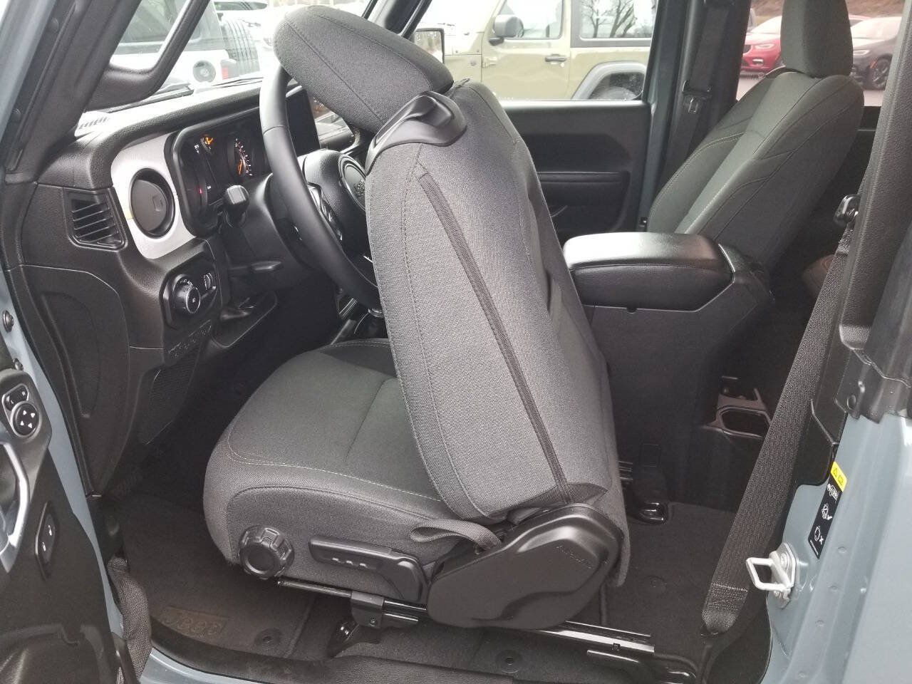 Used 2024 Jeep Wrangler Sport AWD/4WD image 14