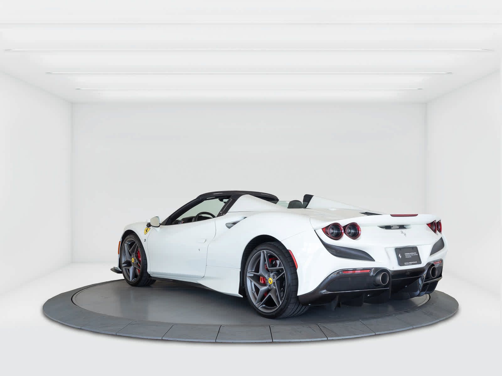 Used 2022 Ferrari F8 Tributo RWD image 3