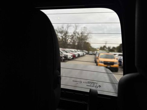 Used 2022 Jeep Gladiator Willys image 38