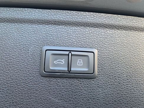 Used 2023 Audi Q5 e Premium w/ Convenience Package image 38