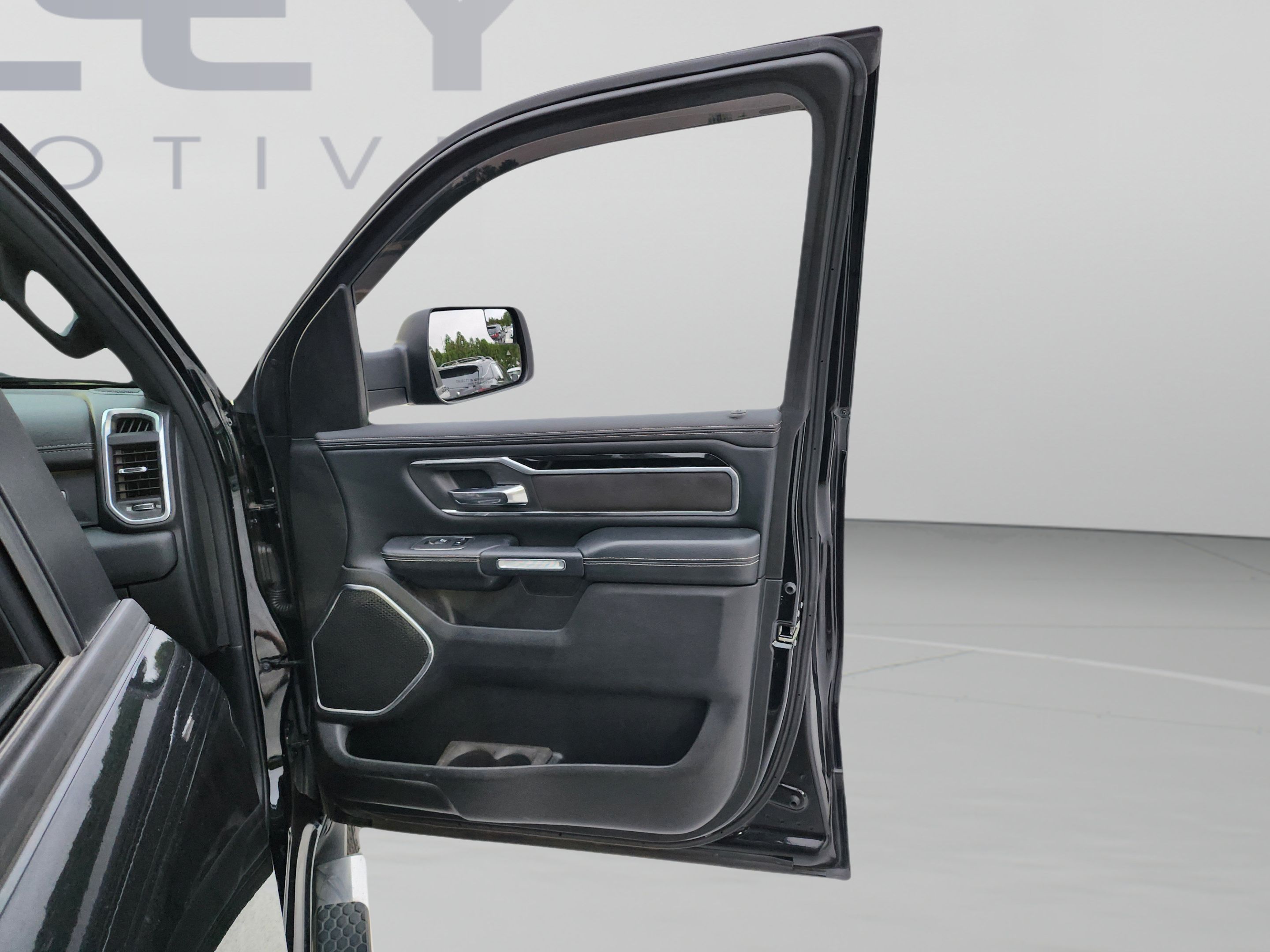 Used 2019 RAM 1500 Laramie w/ Sport Appearance Package AWD/4WD image 24