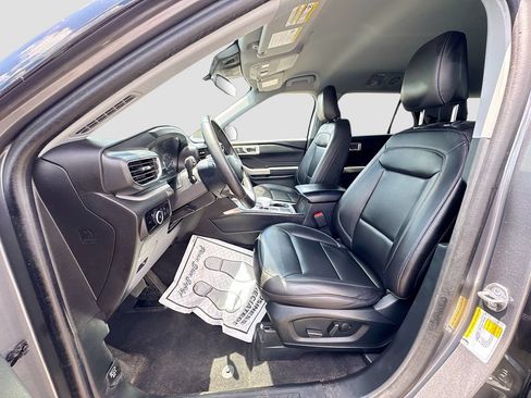 Used 2024 Ford Explorer XLT w/ Equipment Group 202A RWD image 5