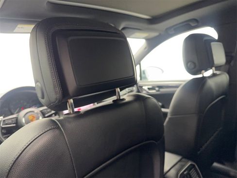 Used 2022 Porsche Macan image 34