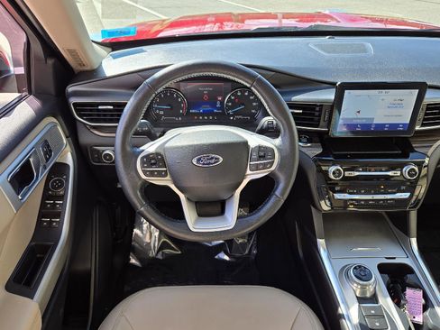 Used 2021 Ford Explorer Limited w/ Equipment Group 301A AWD/4WD image 11
