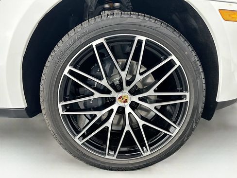 Used 2026 Porsche Macan AWD/4WD image 33