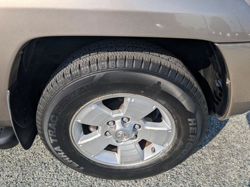 Used 2004 Toyota 4Runner SR5 RWD image 4