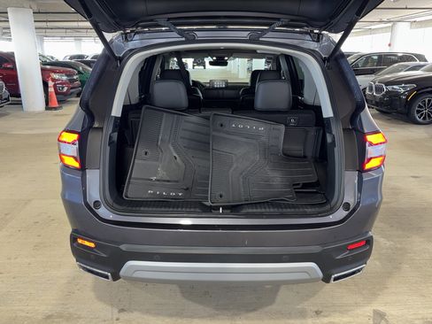 Used 2024 Honda Pilot Touring image 14