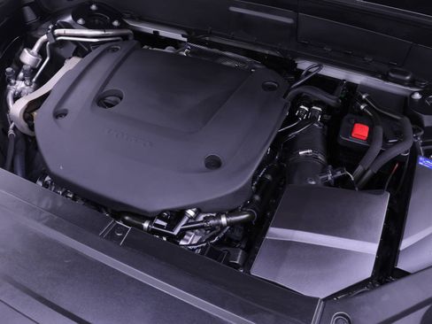 Certified 2024 Volvo XC90 B6 Plus image 25