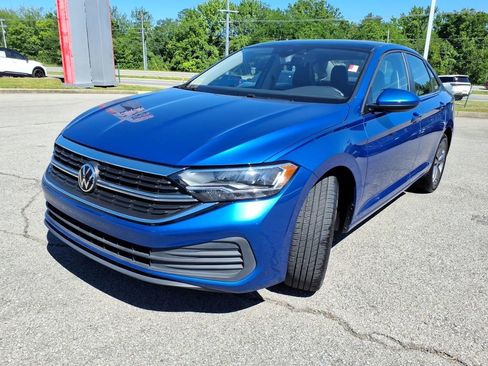 Used 2023 Volkswagen Jetta SE w/ Panoramic Sunroof Package FWD image 20