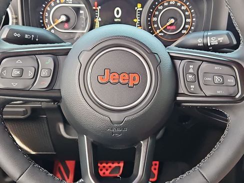 Used 2025 Jeep Gladiator Sport image 23