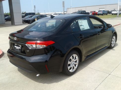 New 2026 Toyota Corolla LE FWD image 2
