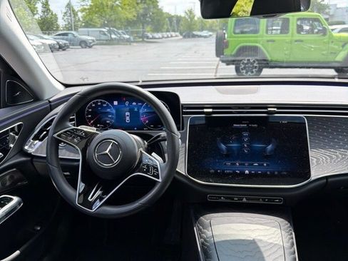 Used 2024 Mercedes-Benz E 350 4MATIC Sedan image 5