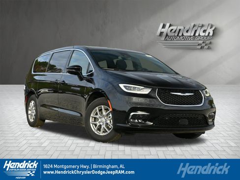 New 2026 Chrysler Pacifica Select image 1