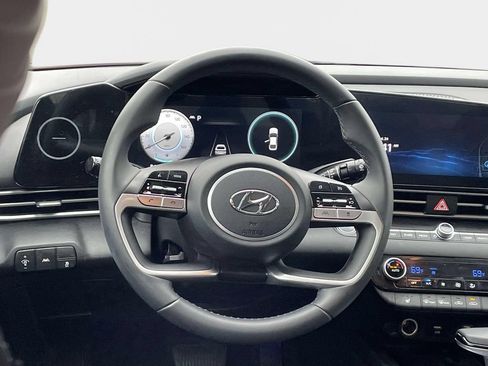 Used 2023 Hyundai Elantra SEL w/ Convenience Package FWD image 17