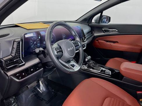 Used 2025 Kia Sportage SX image 11