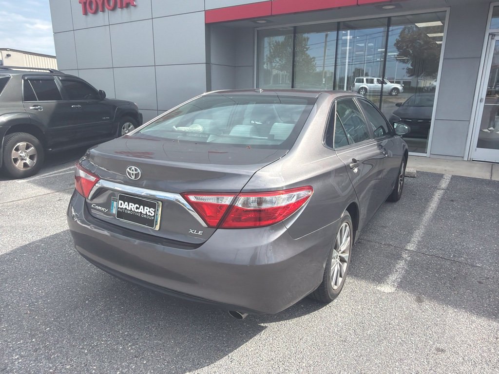 Used 2015 Toyota Camry XLE w/ Moonroof Package FWD image 4
