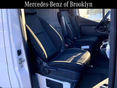 Used 2022 Mercedes-Benz Sprinter 2500 image 8
