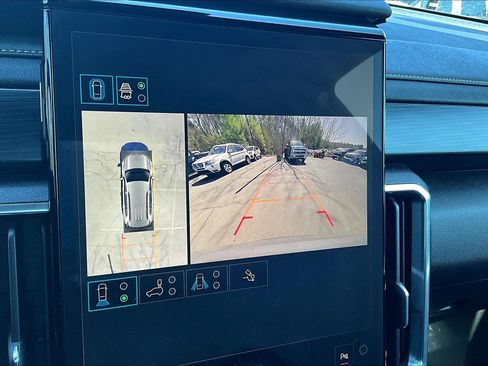 Used 2025 GMC Acadia Elevation image 9