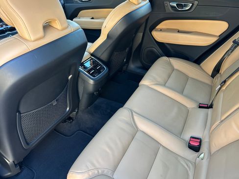 Certified 2023 Volvo XC60 B5 Ultimate w/ Climate Package image 14