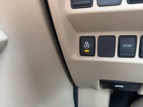 Used 2018 Nissan Rogue SV w/ Premium Package image 28