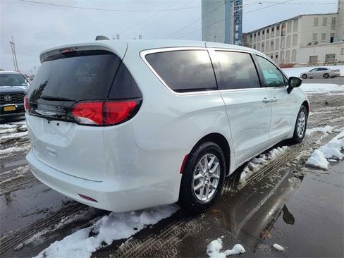 Used 2024 Chrysler Voyager LX image 6