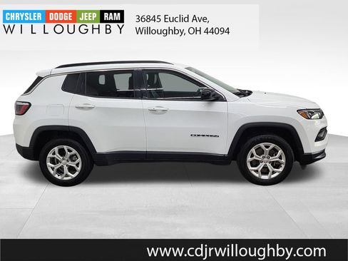 Used 2024 Jeep Compass Latitude AWD/4WD image 4