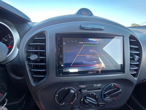 Used 2014 Nissan Juke S image 24