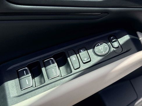 Certified 2025 Honda Accord SE image 18