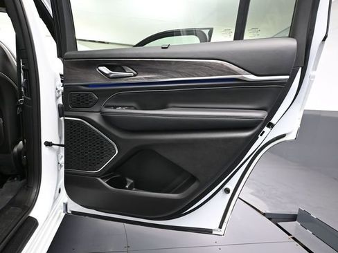 Used 2023 Jeep Grand Cherokee L Overland w/ Advanced Protech Group III image 53