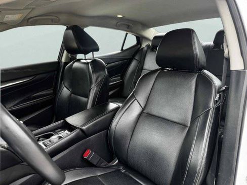 Used 2022 Nissan Maxima SV w/ Floor Mat Group FWD image 17