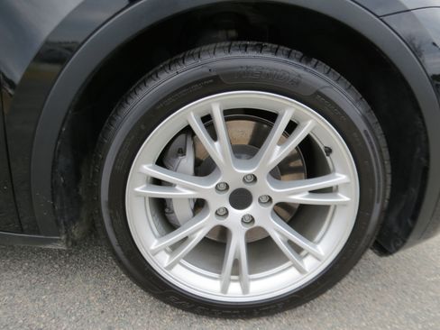 Used 2021 Tesla Model Y Long Range image 9