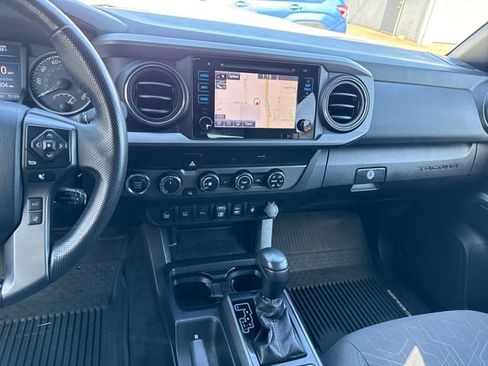 Used 2019 Toyota Tacoma TRD Sport w/ Technology Package image 28