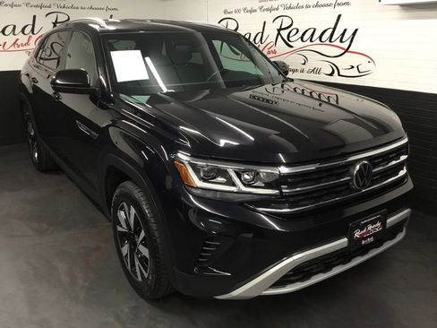 Used 2021 Volkswagen Atlas Cross Sport SE image 2