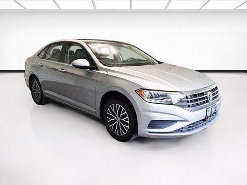 Used 2020 Volkswagen Jetta SE FWD image 3