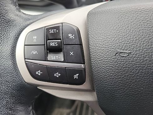 Used 2022 Ford Explorer XLT w/ Equipment Group 202A AWD/4WD image 16