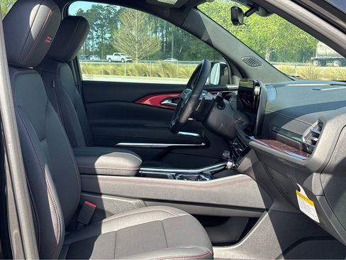 New 2026 Chevrolet Traverse Z71 w/ Enhanced Driving Package AWD/4WD image 4
