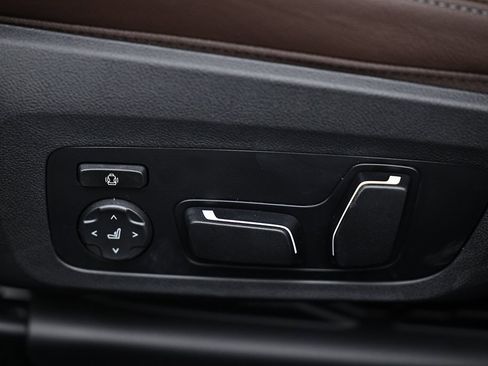 New 2026 BMW 330i Sedan w/ M Sport Package image 23