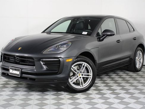 Used 2025 Porsche Macan image 35