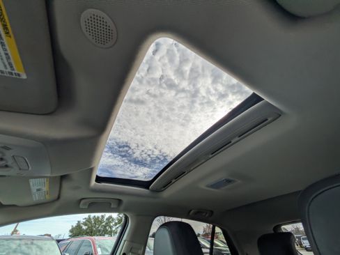 Used 2019 Buick Encore Essence image 12