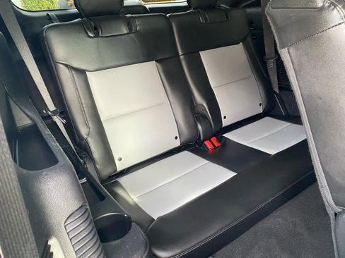 Used 2022 Ford Explorer XLT w/ Equipment Group 202A image 27