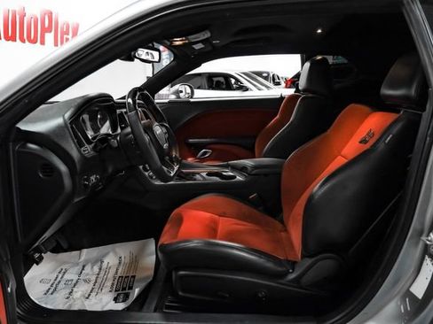 Used 2017 Dodge Challenger R/T RWD image 4