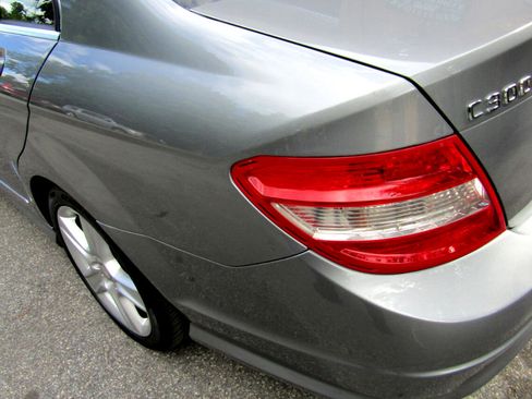 Used 2011 Mercedes-Benz C 300 4MATIC Sedan image 5
