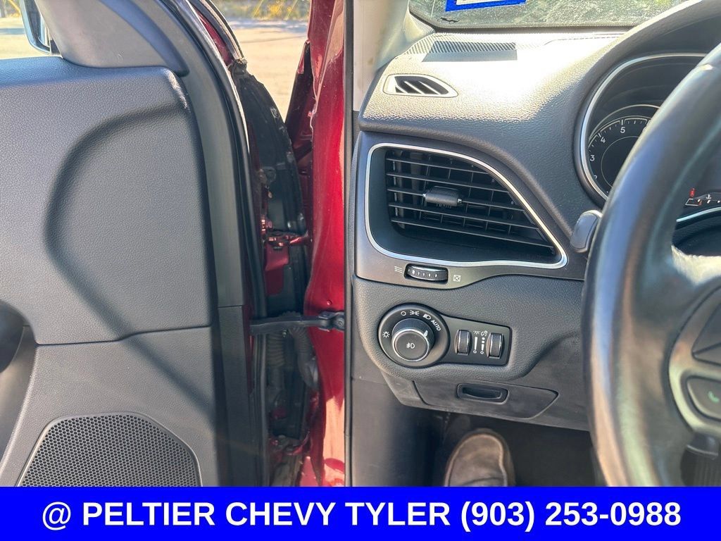 Used 2019 Jeep Cherokee Trailhawk w/ Cold Weather Group AWD/4WD image 14